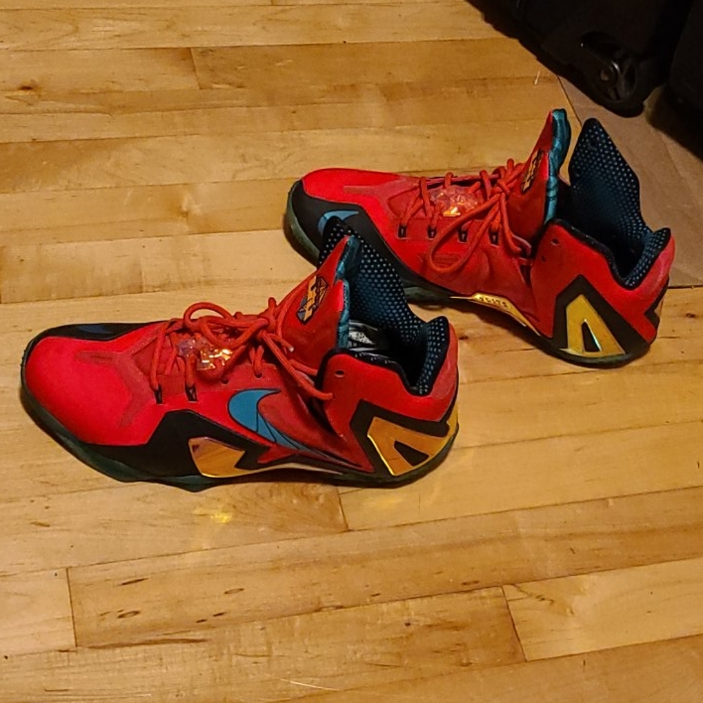 Nike Lebron Elite Hero Red Size 11.5